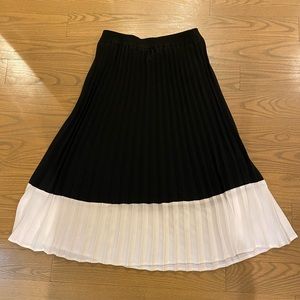 Pleated skirt
